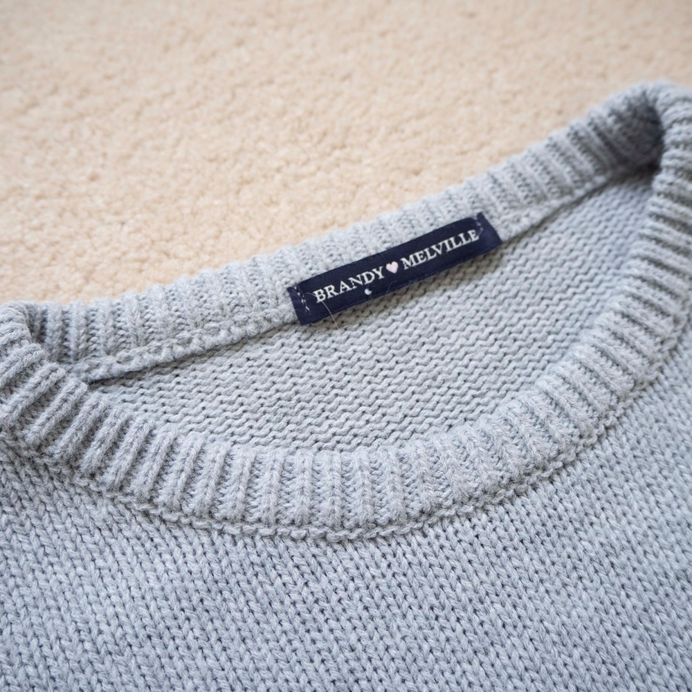 🤍Women’s grey sweater🤍 - Picture 2 of 3